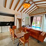 Patara Fiesta 3+1 Villa, Oezel Havuzlu, Vilă Fethiye